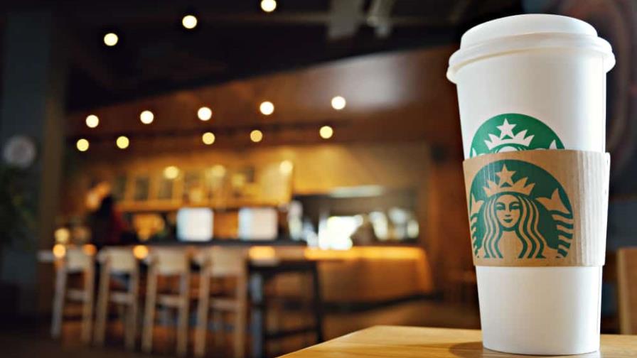 Demandó a Starbucks por 75 mil dólares porque le sirvieron líquido de limpieza