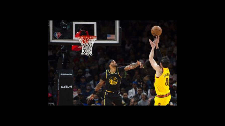 Hawks se imponen a Warriors gracias a Young y Gallinari