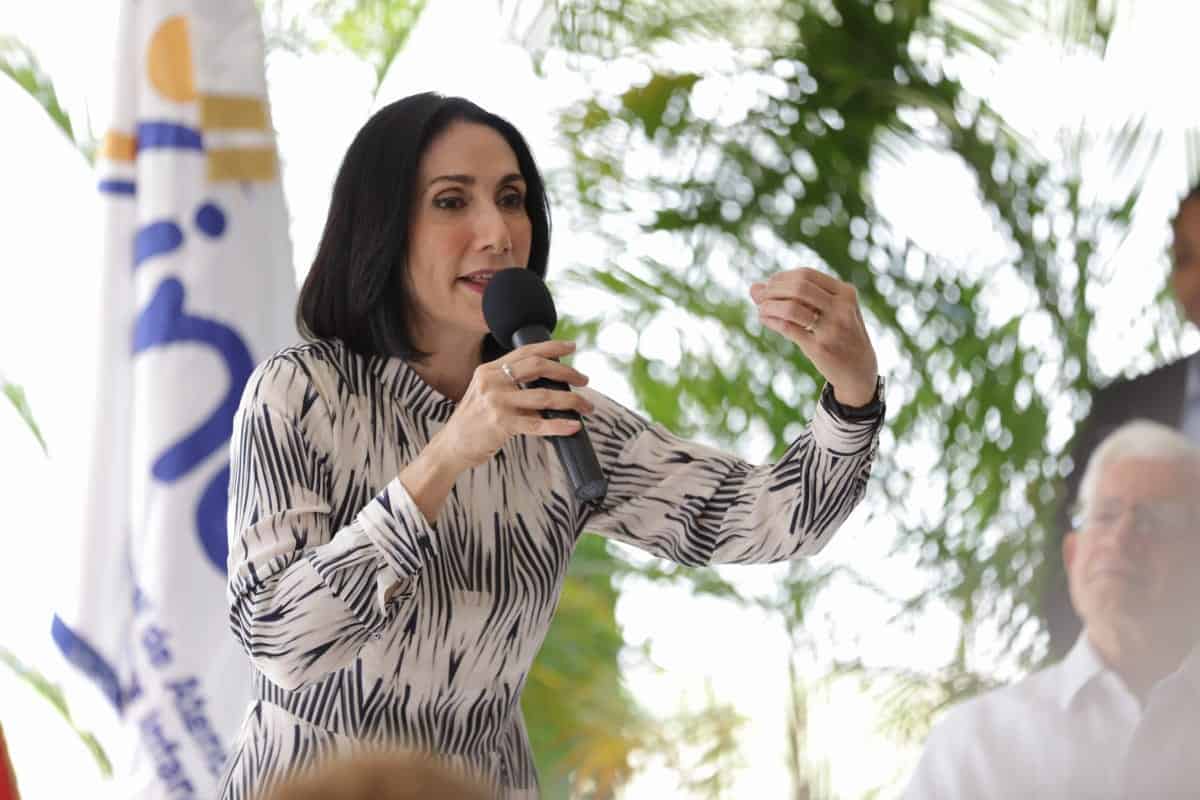La primera dama Raquel Arbaje durante el acto de puesta en servicio del nuevo Centro de Atención Integral a la Primera Infancia (Caipi) en San Vicente de Paul.