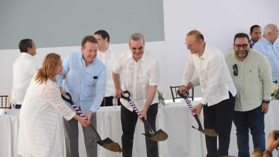 Presidente Abinader agota periplo de dos días en Monseñor Nouel y La Vega Presidente Abinader agota periplo de dos días en Monseñor Nouel y La Vega