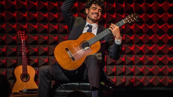 Pablo Sáinz Villegas , música contra las guerras que sacan el ego del mundo