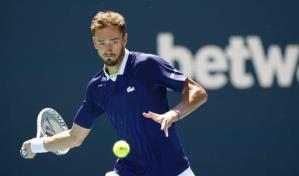 Medvedev supera sin complicaciones a Murray en Abierto de Miami