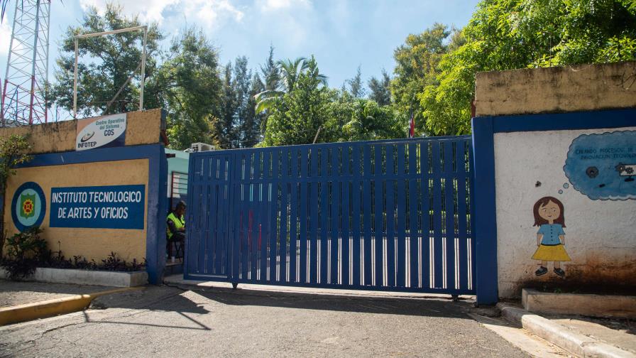 Monitores de áreas técnicas amenazan con dejar los politécnicos por bajos salarios Monitores de áreas técnicas amenazan con dejar los politécnicos por bajos salarios