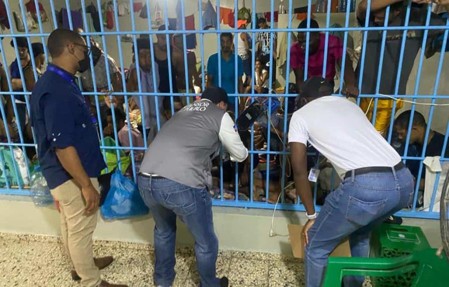 Autoridades comienzan a descongestionar cárcel en sótano de Bella Colina