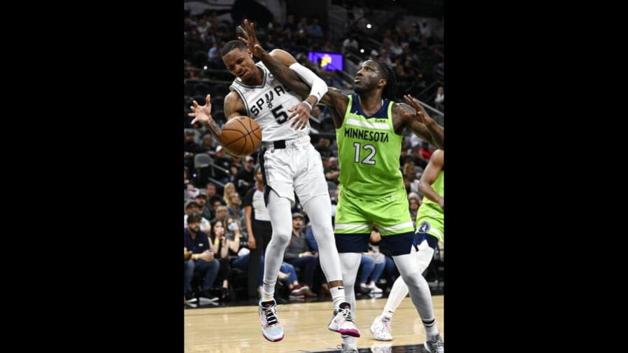 NBA multa a Prince, de Timberwolves, por gesto obsceno NBA multa a Prince, de Timberwolves, por gesto obsceno