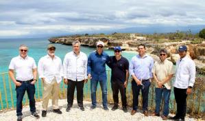 Presidente de banco centroamericano visita Pedernales y se compromete a colaborar con financiamiento