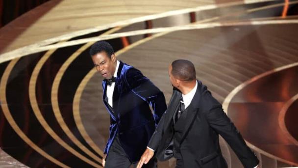 Las contundentes reacciones de famosos y la Academia al golpe de Will Smith a Chris Rock