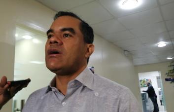 Diputado propondrá legisladores paguen de sus bolsillos resort para estudiar ley Extinción de Dominio