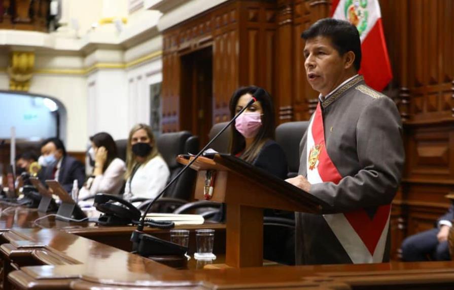 Parlamento peruano suspende debate de destitución del presidente Castillo por disputa entre diputados