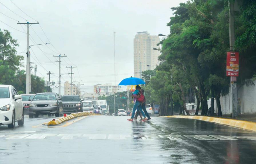 COE aumenta a 14 las provincias bajo alerta por las lluvias