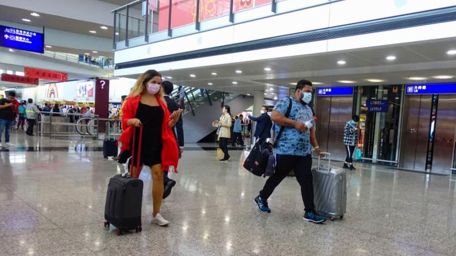 Uso obligatorio de mascarilla en aviones podría ser quitado en abril Uso obligatorio de mascarilla en aviones podría ser quitado en abril