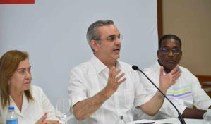 Presidente Abinader continuó este domingo apretada agenda en la provincia La Vega 