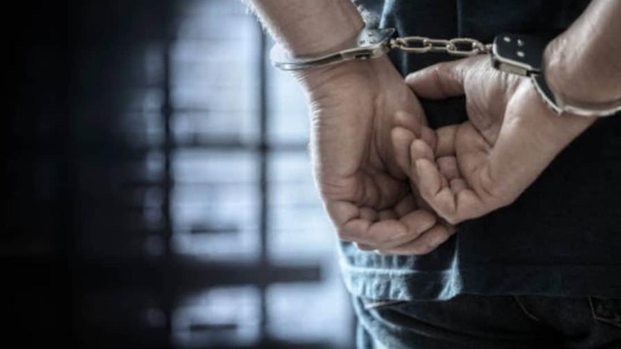 Apresan hombre sorprendido dándole palos a un enajenado mental de 80 años en Hato Mayor