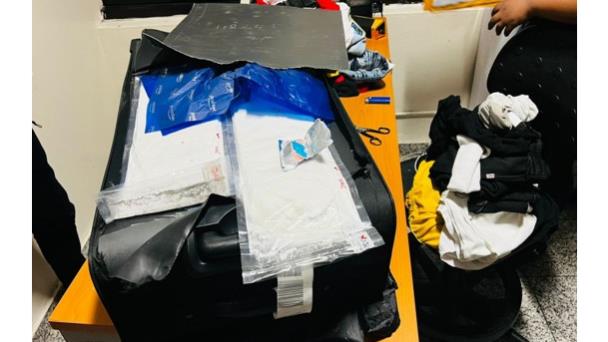 Apresan en el AILA dominico-español con más de dos kilos de drogas