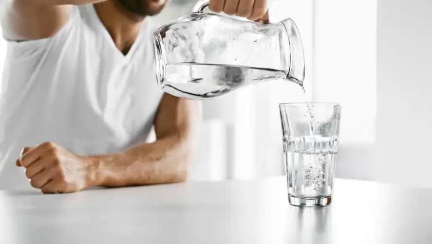 Cómo adquirir el hábito de tomar agua