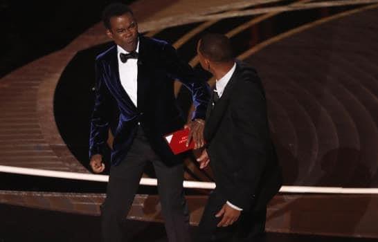 La Academia baraja retirar el Oscar a Will Smith por su bofetón en la gala