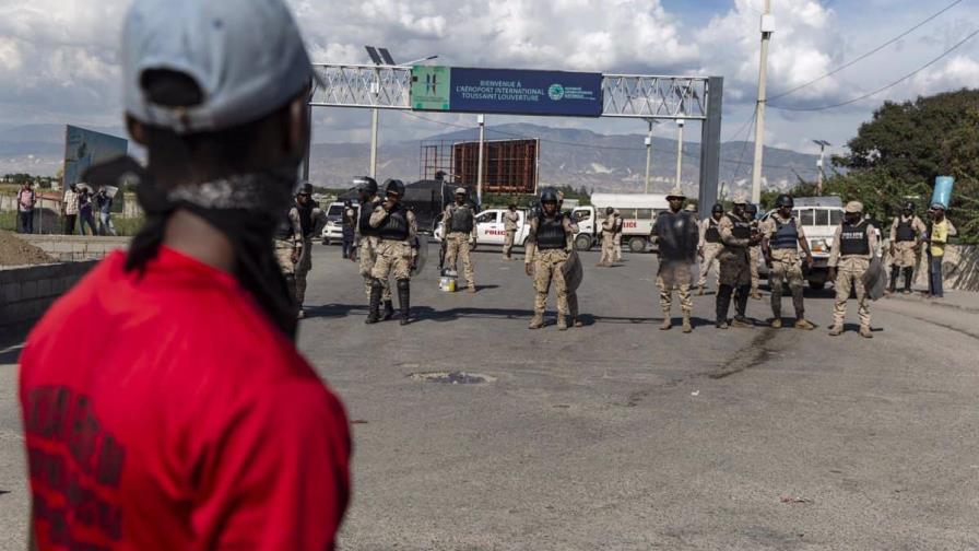 Al menos un muerto, varias personas heridas por balas y un avión incendiado en una manifestación en Haití