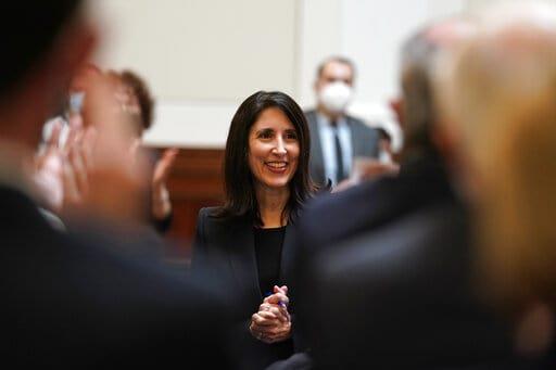 Corte Suprema de California cuenta con su primera jueza latina