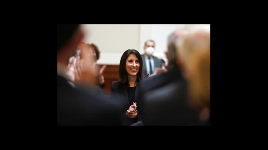 Corte Suprema de California cuenta con su primera jueza latina