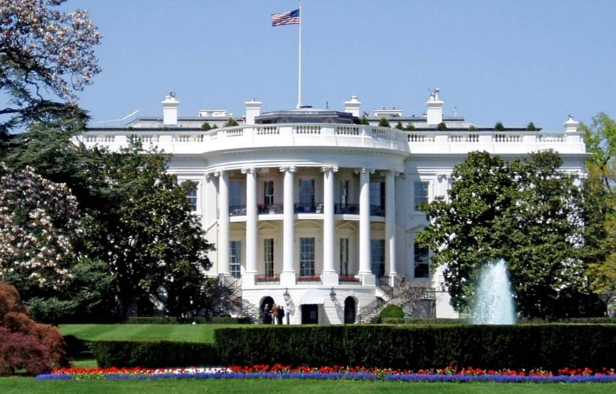 Casa Blanca defiende sus protocolos de COVID tras últimos contagios internos