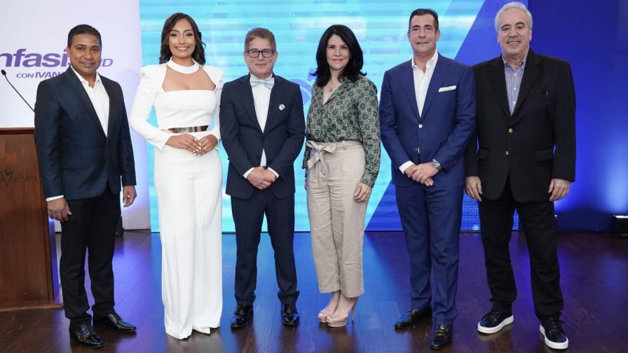Iván Ruiz celebra el séptimo aniversario de su programa de televisión “Énfasis” Iván Ruiz celebra el séptimo aniversario de su programa de televisión “Énfasis”