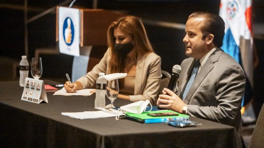 Alcaldes oficialistas apoyan Paliza y Carolina Mejía sigan en cargos en el PRM Alcaldes oficialistas apoyan Paliza y Carolina Mejía sigan en cargos en el PRM