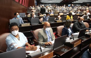 Proyecto de ley que eliminaría aranceles se queda sobre la mesa por falta de votos