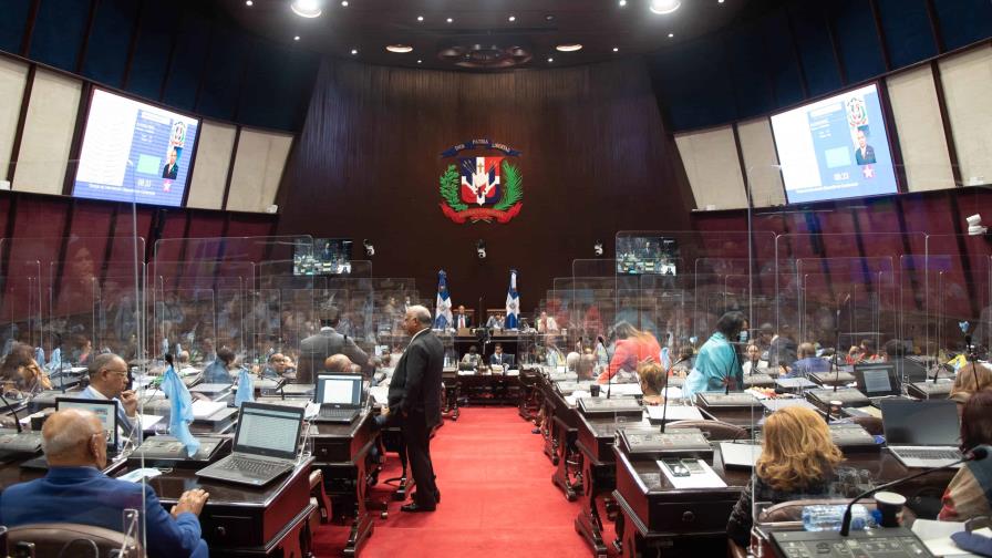 Congreso obvió temas al aprobar contrato con AstraZeneca Congreso obvió temas al aprobar contrato con AstraZeneca