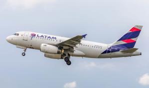 El dramático momento vivido por pasajeros de vuelo que aterrizó de emergencia en Colombia