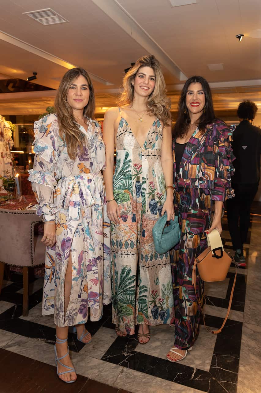 Miche`le Jime´nez, Cristina De Ron y Crystal Jime´nez.