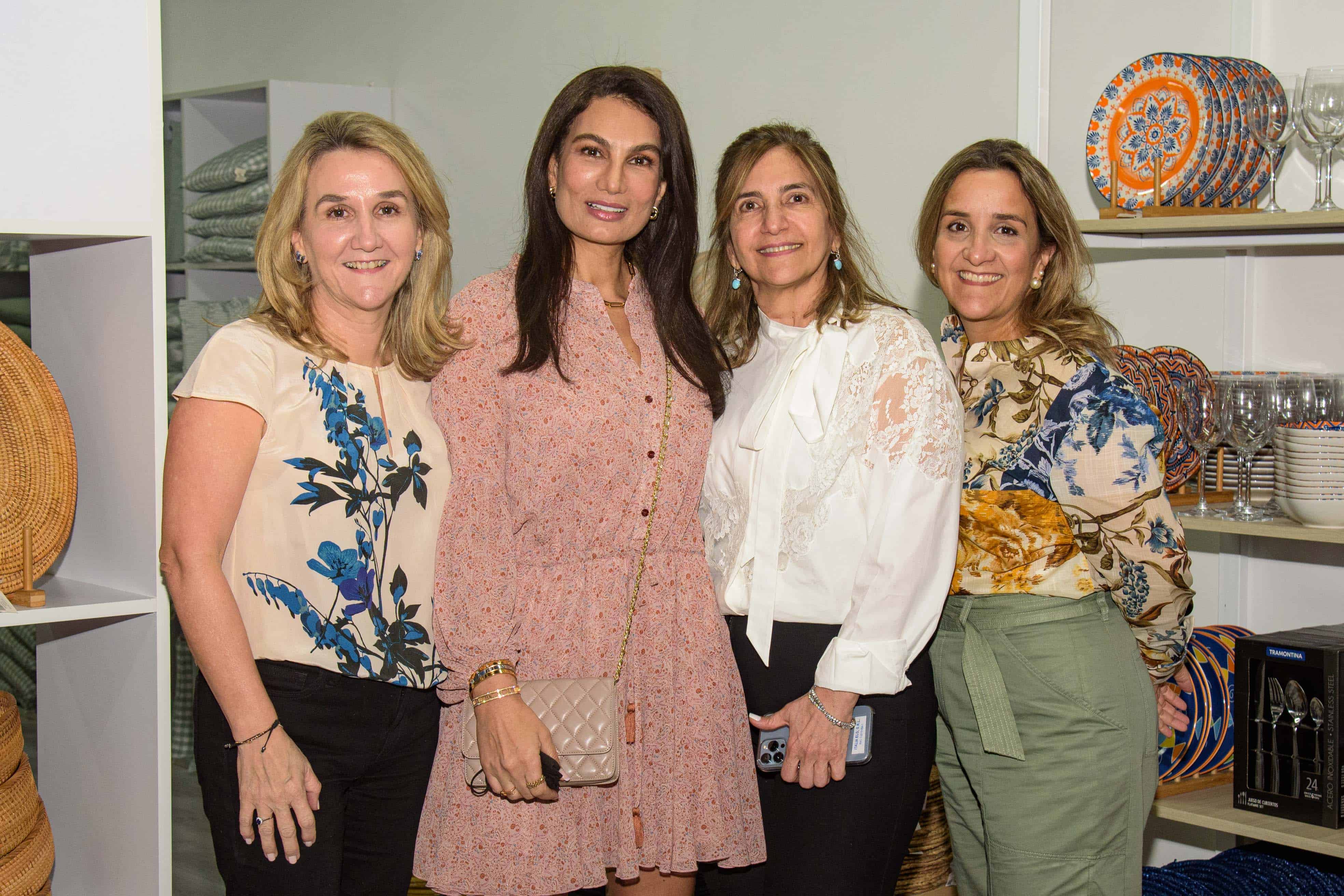 Mariluz Acebal de Tronco, Tammy De Ghattas, Elsa Lama y Mariela Acebal.