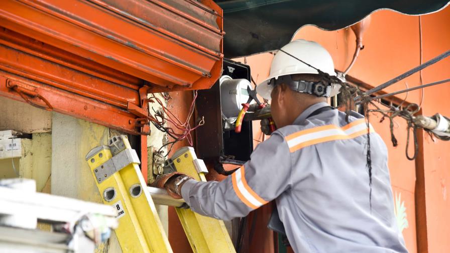 Clientes que consumen hasta 200 kilovatios hora han tenido más alza en la tarifa eléctrica