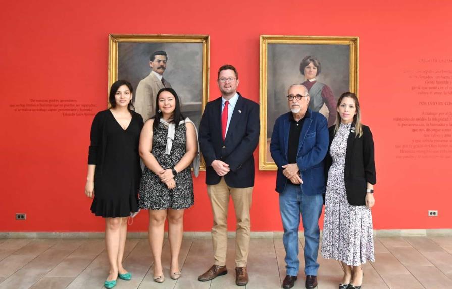Centro León recibe a la Embajada de los EE UU para proyecto de Preservación cultural