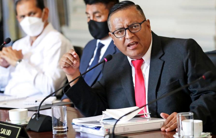 El Congreso peruano aprueba una moción de censura al ministro de Salud