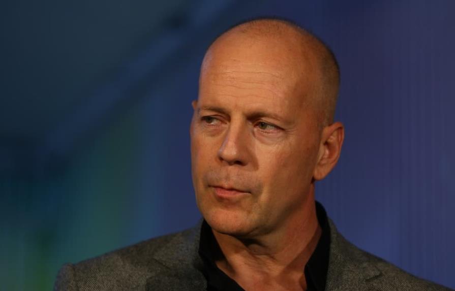 Bruce Willis falló al disparar armas de fuego, en el set de la película “Hard Kill”