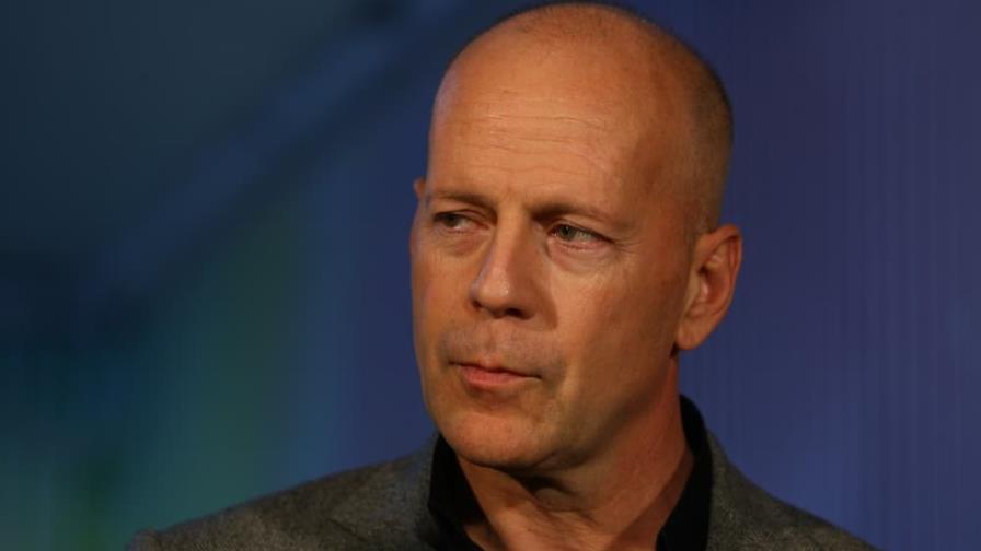 Bruce Willis falló al disparar armas de fuego, en el set de la película “Hard Kill”