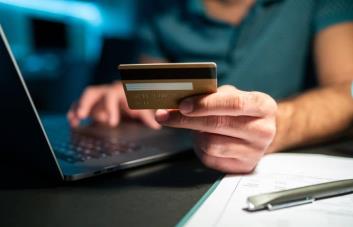 Empleada se transfiere un millón de pesos de la cuenta de su jefa