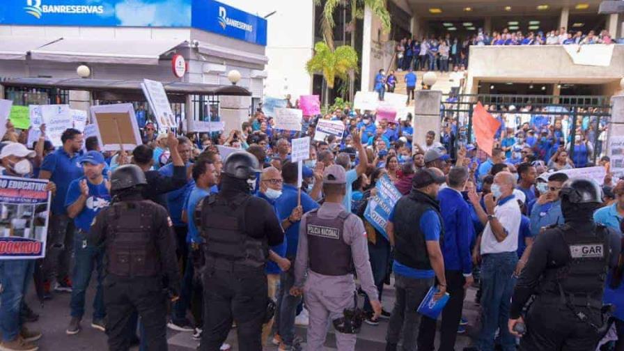 ADP responsabiliza al ministro de Educación de agresión a maestros durante protestas