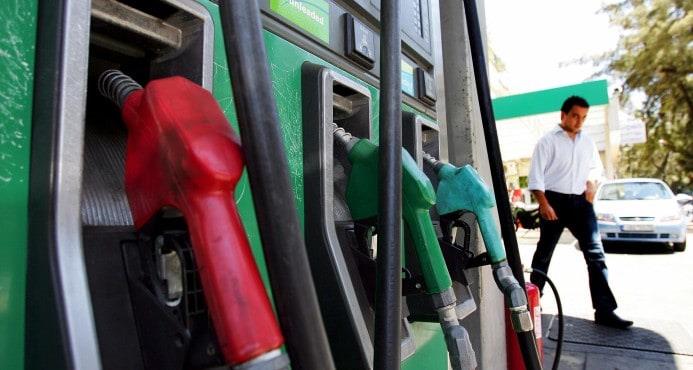 Gobierno vuelve a congelar precios de casi todos los combustibles