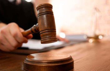 Imponen tres meses de prisión preventiva a pareja que intentó matar a hija en La Vega