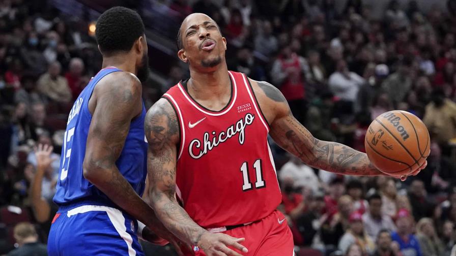 DeRozan anota 50 y Bulls remontan para vencer a Clippers