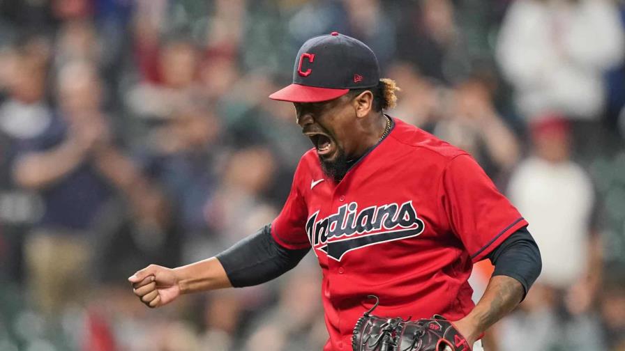 Emmanuel Clase firma una extension de contrato con los Guardianes Emmanuel Clase firma una extension de contrato con los Guardianes