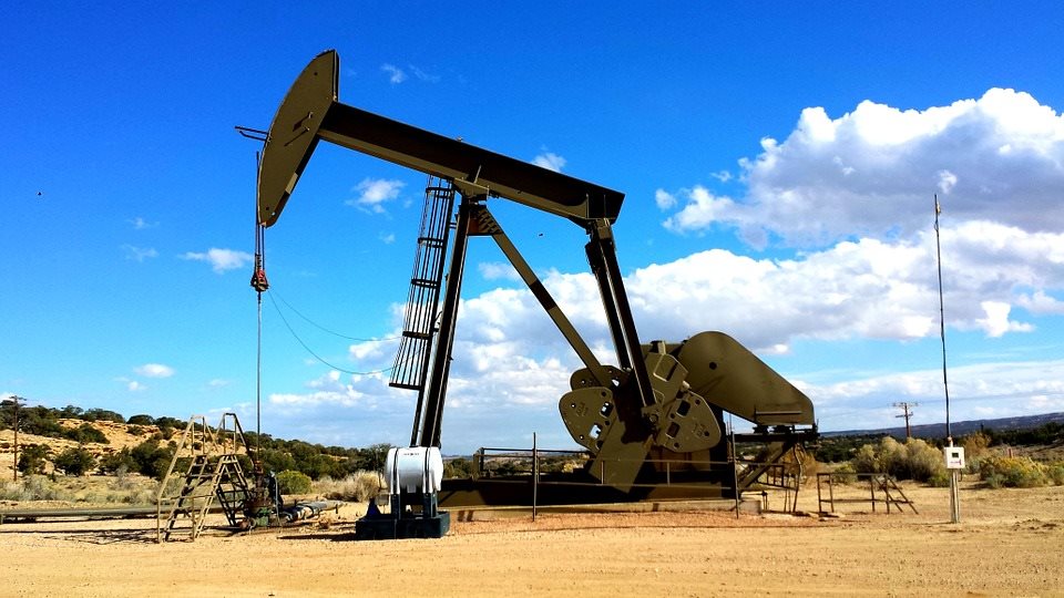 El petróleo de Texas baja un 1 % y se sitúa en 99,27 dólares el barril