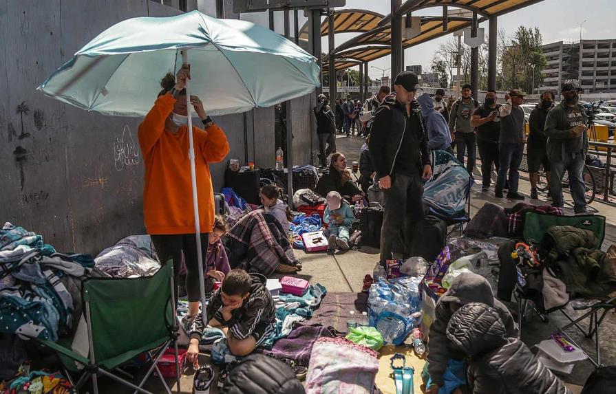 Ucranianos en EEUU ayudan a cruzar la frontera a refugiados desde Tijuana