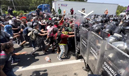 Marcha de migrantes sale de sur de México rumbo a EEUU
