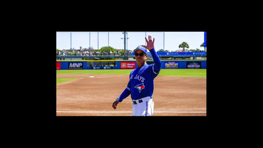 Azulejos extienden contrato del manager Montoyo hasta 2023