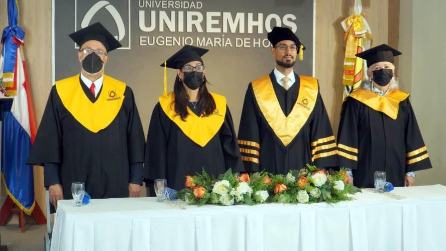 Uniremhos inviste a 413 nuevos profesionales; 274 son de enfermería Uniremhos inviste a 413 nuevos profesionales; 274 son de enfermería