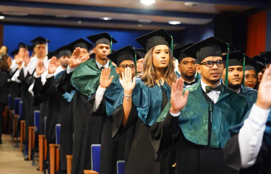 Universidad Apec gradúa a 569 nuevos profesionales 