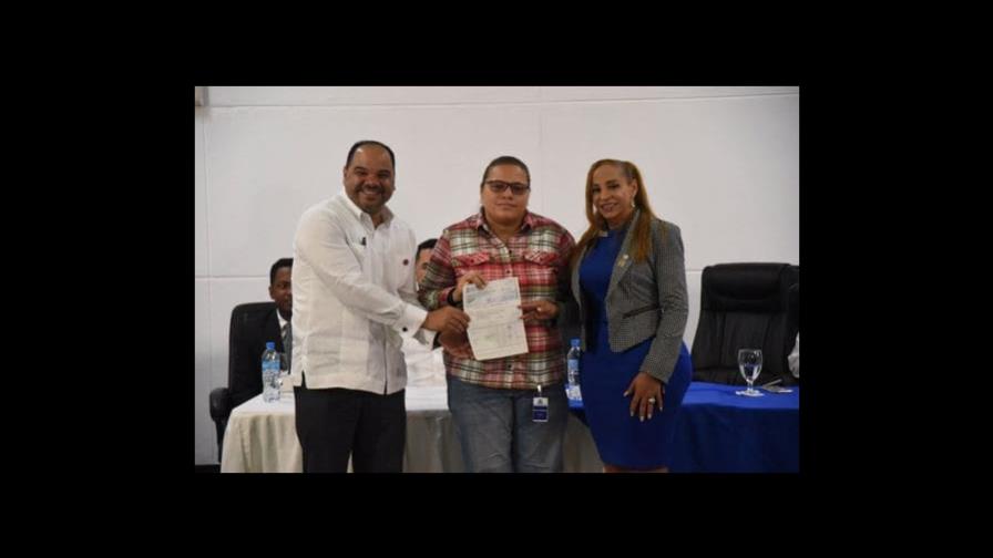 Inposdom entrega RD$16 millones a 46 empleados que fueron desvinculados