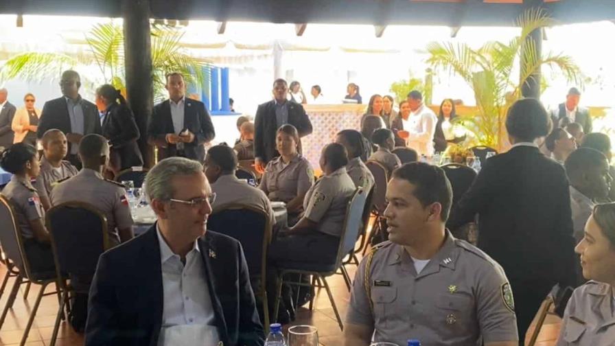 Abinader: El que no sienta pasión de mejorar el país no debe involucrarse en la Policía Nacional Abinader: El que no sienta pasión de mejorar el país no debe involucrarse en la Policía Nacional